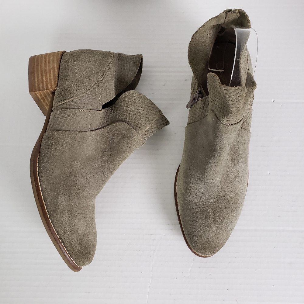Seychelles Anthropologie Ankle Boots Womens 8.5 Gray Suede Leather Embossed